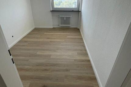 4er WG in einer 4 12 Zimmer Wohnung im 6. Stock 1 zimmer