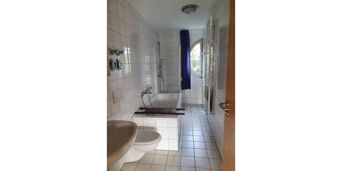 Etagenwohnung Frankfurt am Main Hausen - 4 Zimmer, 126 m&sup2;, 2.500&euro; | Angebot:26128326