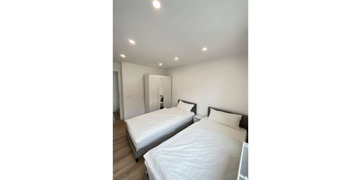 Etagenwohnung Sindelfingen - 4 Zimmer, 100 m&sup2;, 3.500&euro; | Angebot:25570940