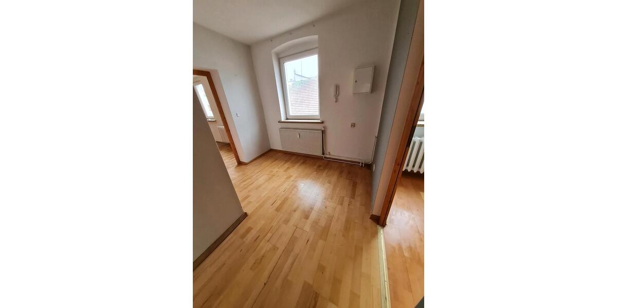 Etagenwohnung Eisenhüttenstadt - 3 Zimmer, 93 m&sup2;, 1.000&euro; | Angebot:25189748
