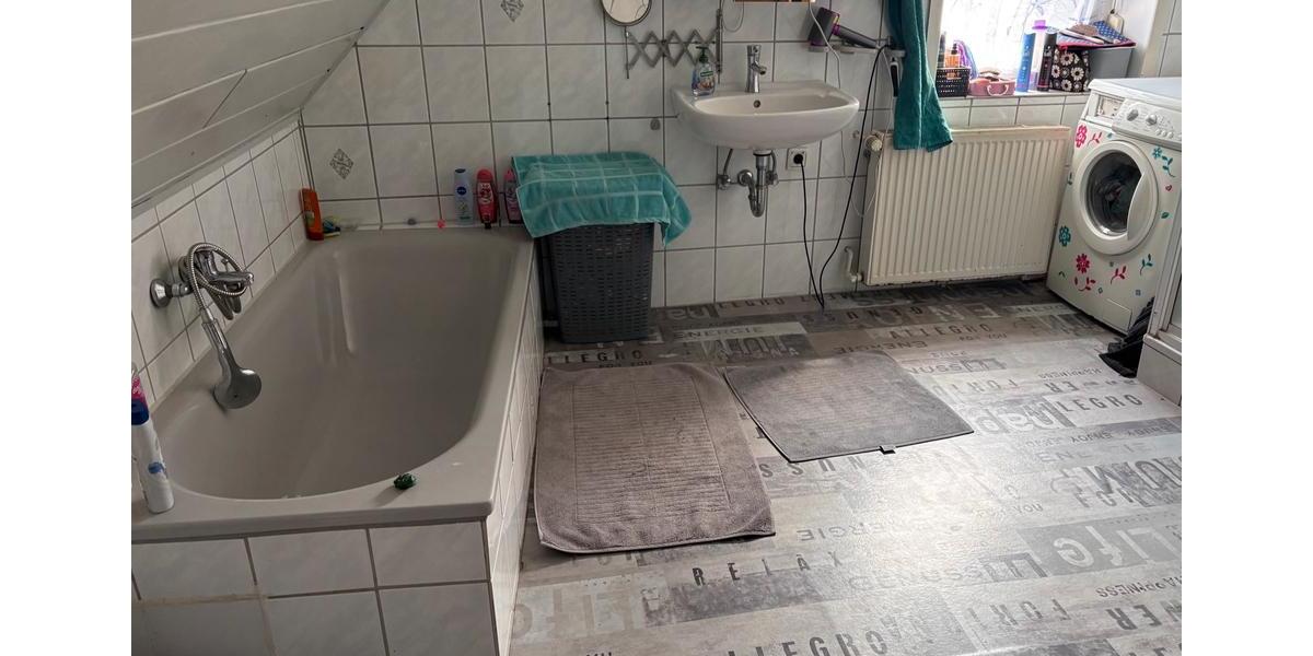 Dachgeschoßwohnung Adelheidsdorf - 4 Zimmer, 100 m&sup2;, 650&euro; | Angebot:26531170