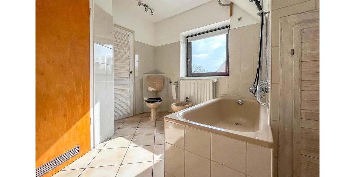 Dachgeschoßwohnung Lüneburg Ebensberg - 4 Zimmer, 105 m&sup2;, 1.450&euro; | Angebot:26282938