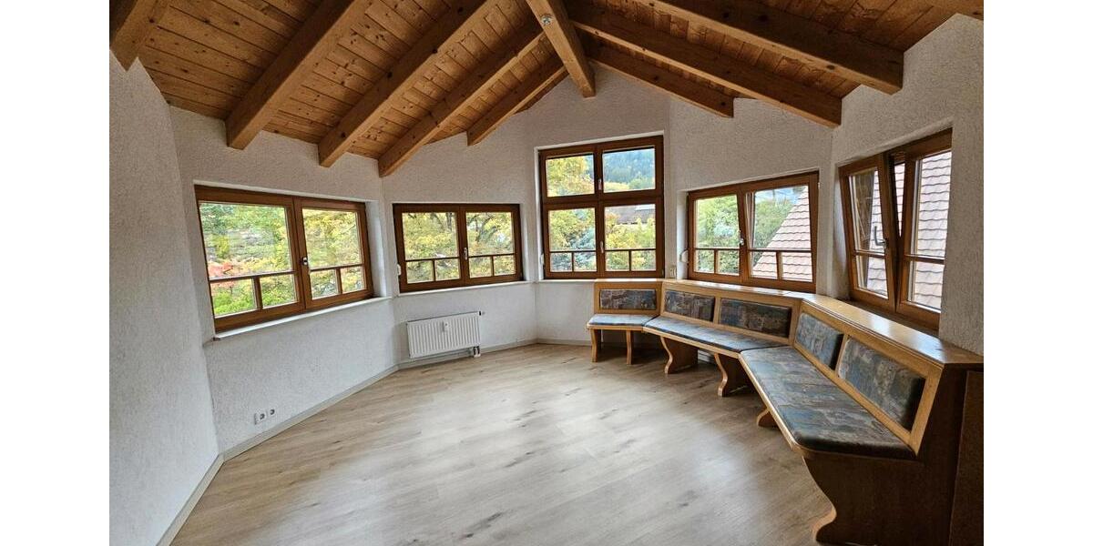 Dachgeschoßwohnung Gengenbach - 5 Zimmer, 115 m&sup2;, 1.450&euro; | Angebot:25232897