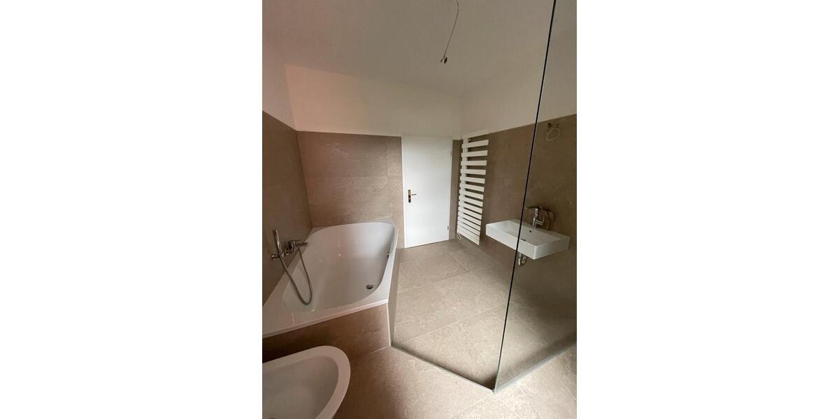 Etagenwohnung Crimmitschau - 4 Zimmer, 100 m&sup2;, 850&euro; | Angebot:24793871