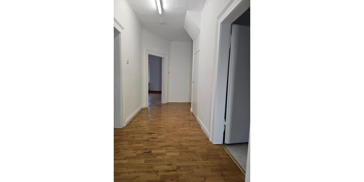 Dachgeschoßwohnung Wuppertal Unterbarmen - 4 Zimmer, 120 m&sup2;, 800&euro; | Angebot:25961303