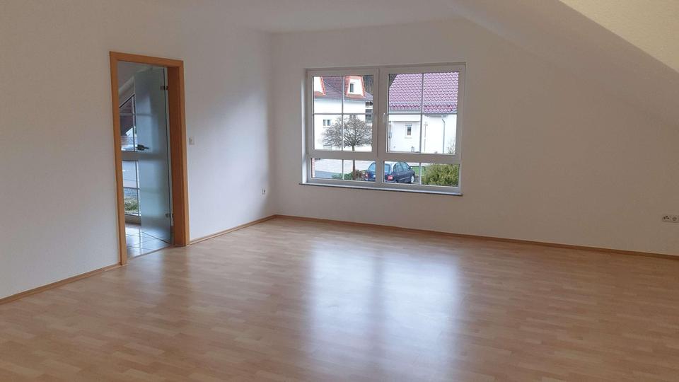Dachgeschoßwohnung Langgöns - 3 Zimmer, 120 m&sup2;, 950&euro; | Angebot:26646129