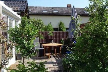 Moderne Zwei-Zimmer-Wohnung in Bornstedt, nähe Krongut mit EBK, Wintergarten Stellplatz und