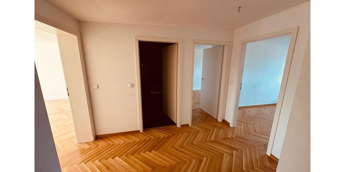Dachgeschoßwohnung Dresden Cotta - 3.5 Zimmer, 89 m&sup2;, 1.150&euro; | Angebot:26013540