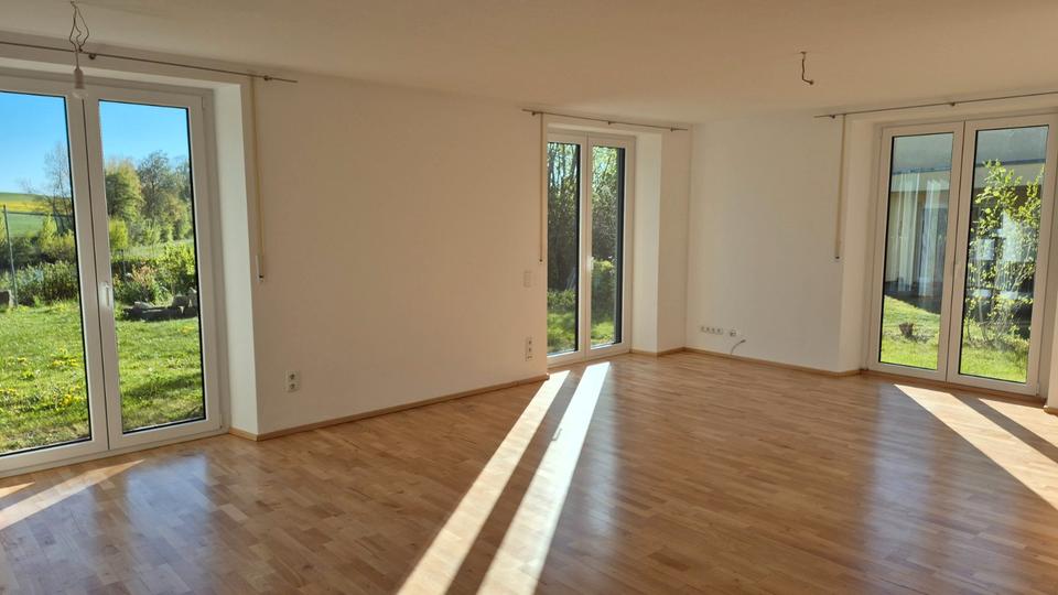Einfamilienhaus Vohenstrauß - 7 Zimmer, 220 m&sup2;, 1.800&euro; | Angebot:26408409