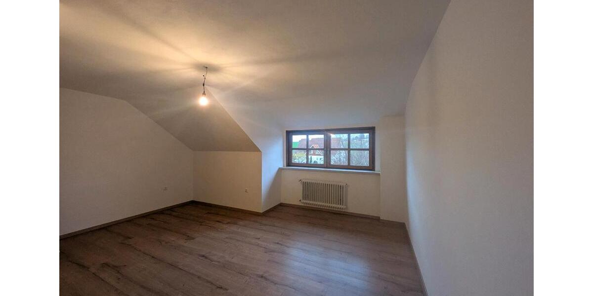 Dachgeschoßwohnung Geisenhausen - 2 Zimmer, 67 m&sup2;, 700&euro; | Angebot:26041342