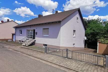 Haus Schmalenberg - 7 Zimmer, 200 m&sup2;, 1.300&euro; | Angebot:26988121