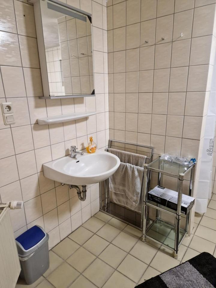 Zimmer mit Küche und Bad, möbliert, alles inklusive