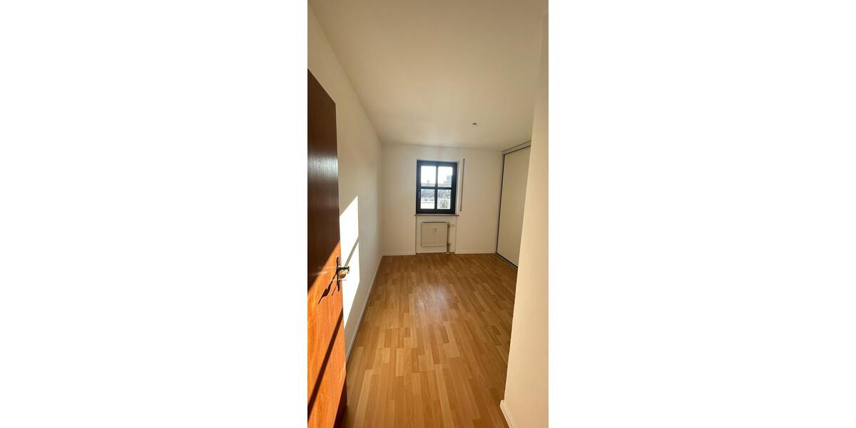 Dachgeschoßwohnung München Berg am Laim - 3 Zimmer, 77 m&sup2;, 1.400&euro; | Angebot:25056723