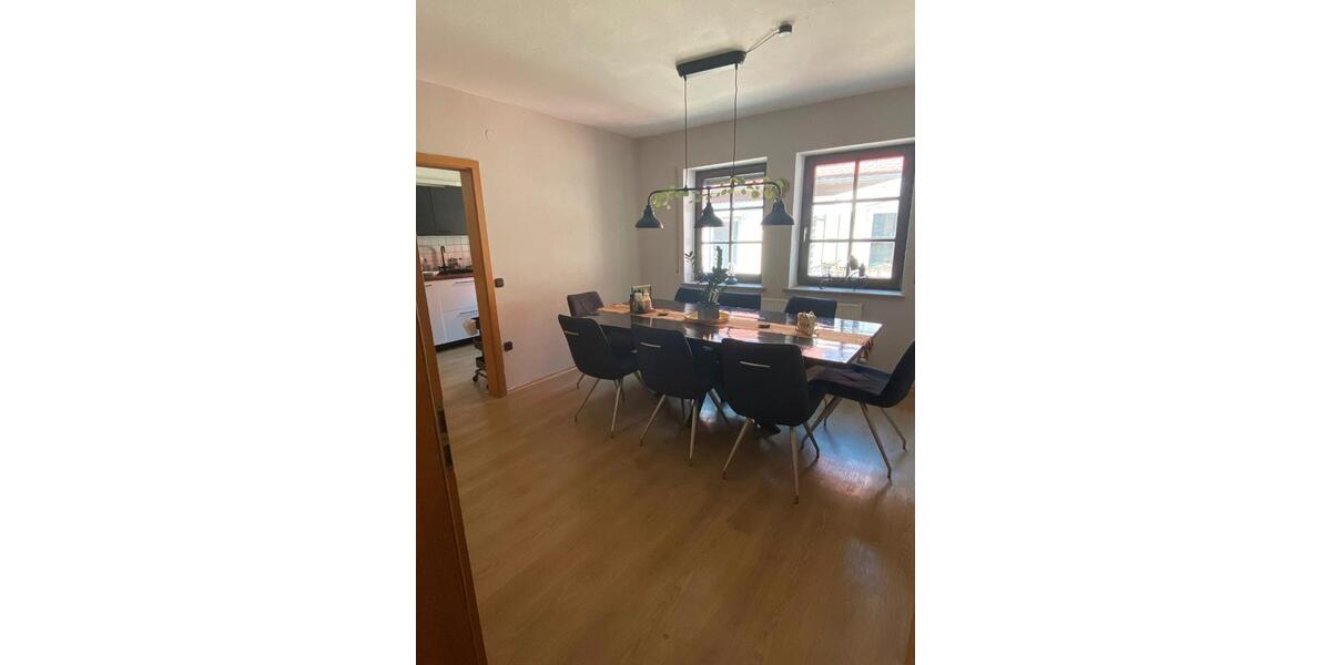 Etagenwohnung Albertshofen - 3 Zimmer, 110 m&sup2;, 850&euro; | Angebot:26644973