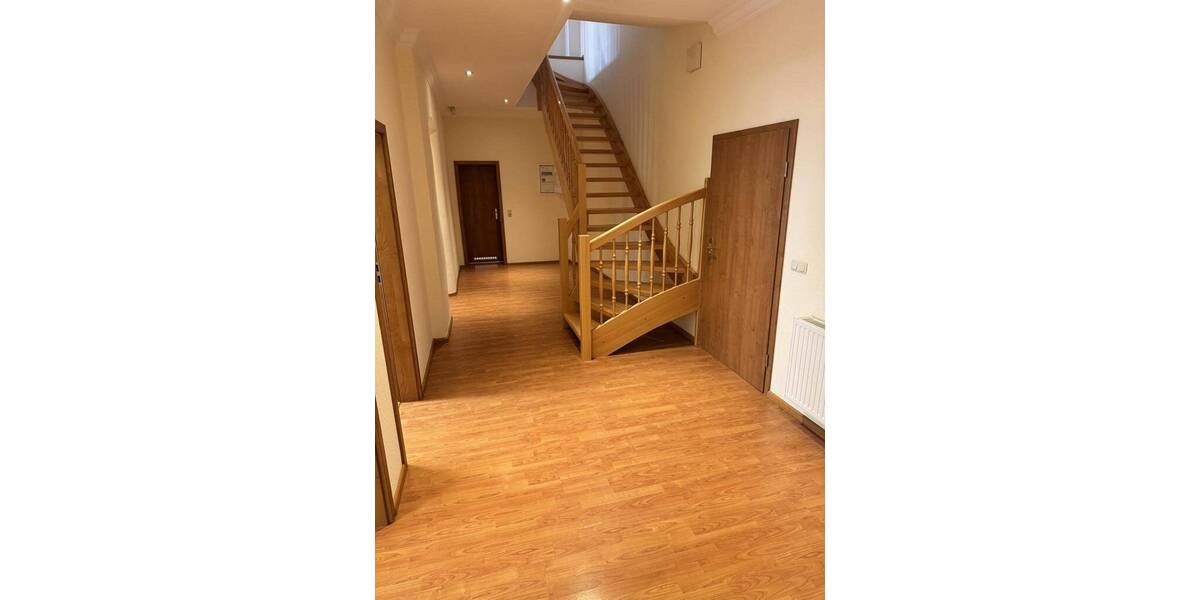 Gewerbeobjekt Oschatz - 9 Zimmer, 232 m&sup2;, 2.000&euro; | Angebot:25666800