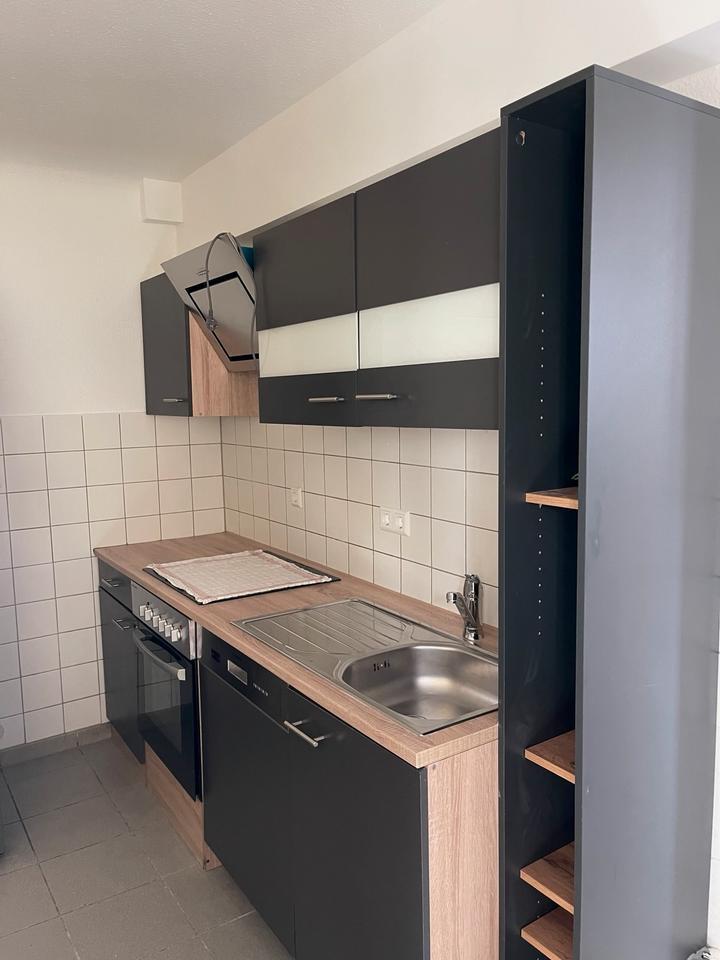 Renovierte 2-Zimmer TerassenWohnung in Stuttgart mit Carport