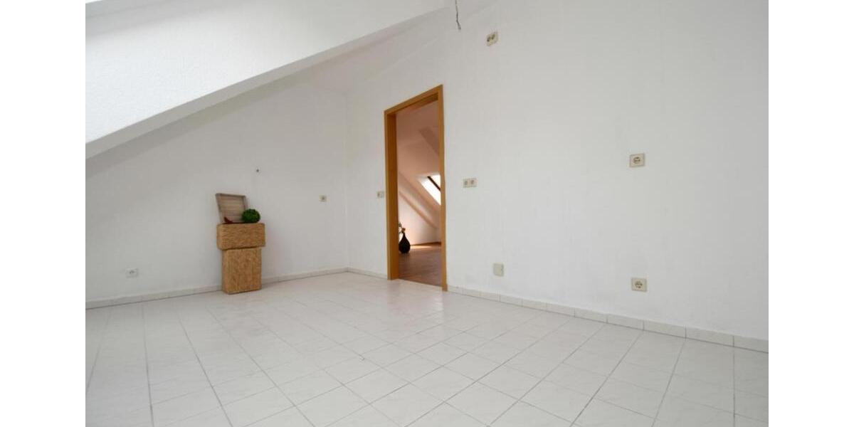 Dachgeschoßwohnung Hohenstein-Ernstthal Ernstthal - 4.5 Zimmer, 109 m&sup2;, 615&euro; | Angebot:18313534