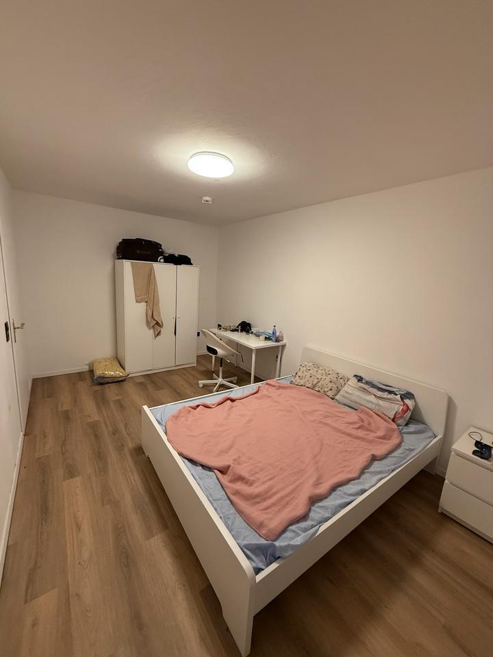 1 freie Zimmer in dreier Wohnung