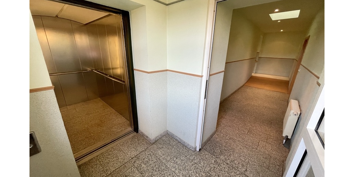 Mit Balkon und Lift! Zentral gelegene 2-Zimmer-Wohnung in Gera - Etagenwohnung Gera Ostviertel | Angebot:27156231