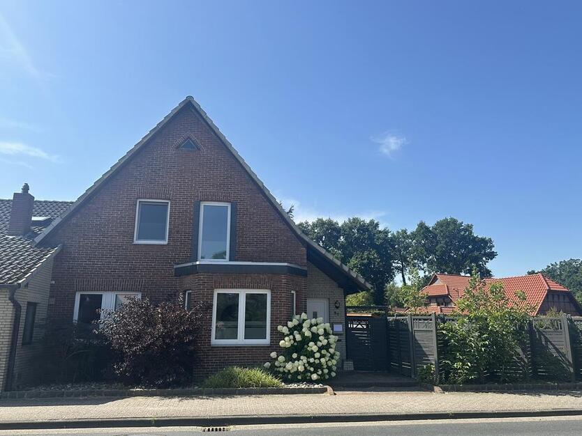 Sanierte Wohnung auf 2 Etagen mit Garten - zentral in Wardenburg