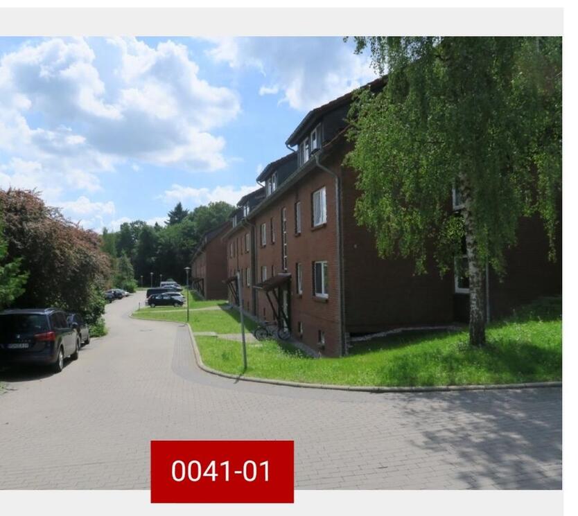 2 Zimmer , Renoviert, Balkon, Dusche und Wanne