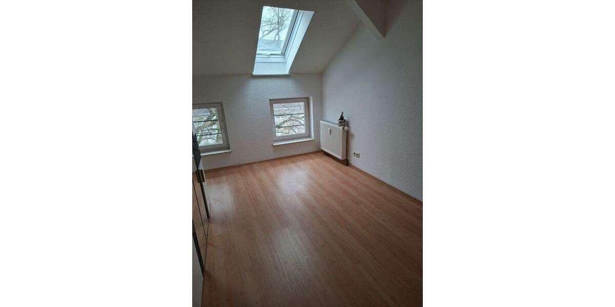 geräumige 2 Zi.-DG Wohnung mit EBK - Dachgeschoßwohnung Pößneck | Angebot:24848657