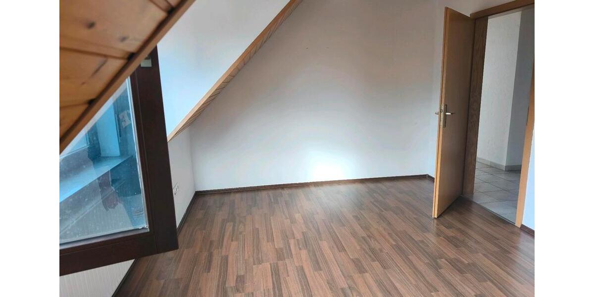 Dachgeschoßwohnung Schrozberg - 3 Zimmer, 92 m&sup2;, 900&euro; | Angebot:25510151
