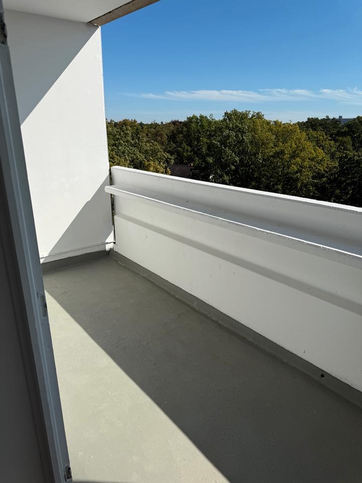 Helles WG Zimmer mit Balkon in renovierter Wohnung-Westend Berlin
