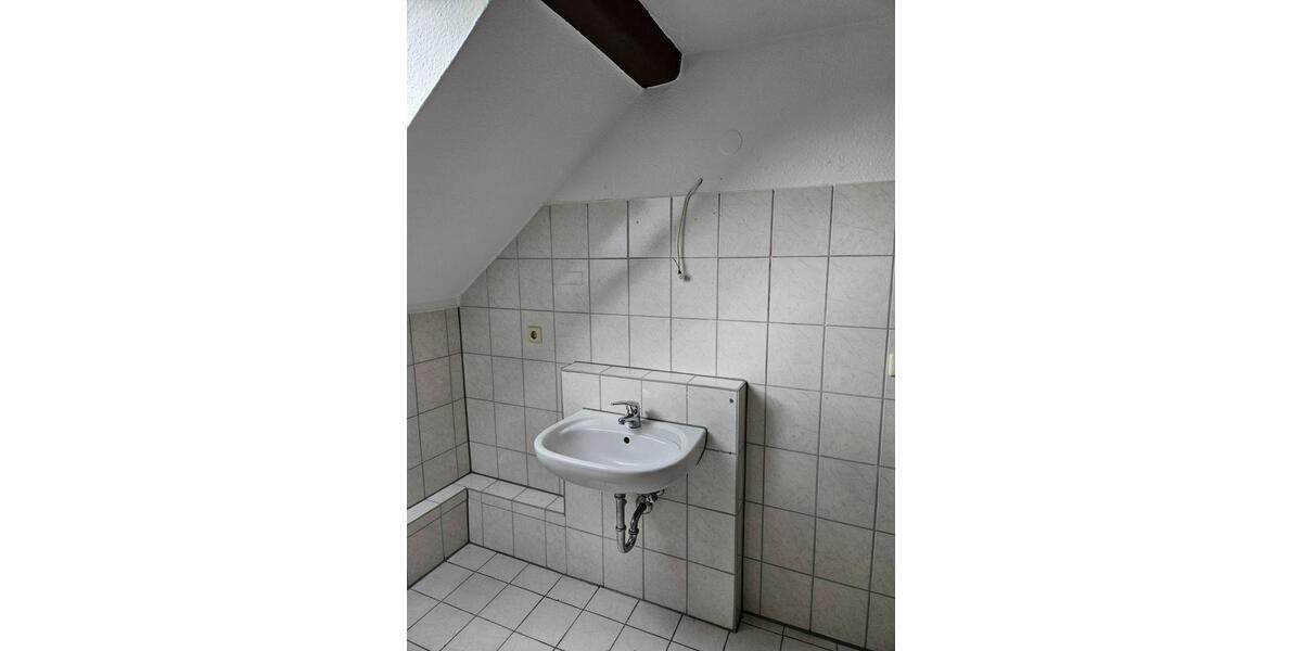 Dachgeschoßwohnung Oederan - 3 Zimmer, 78 m&sup2;, 390&euro; | Angebot:25874766