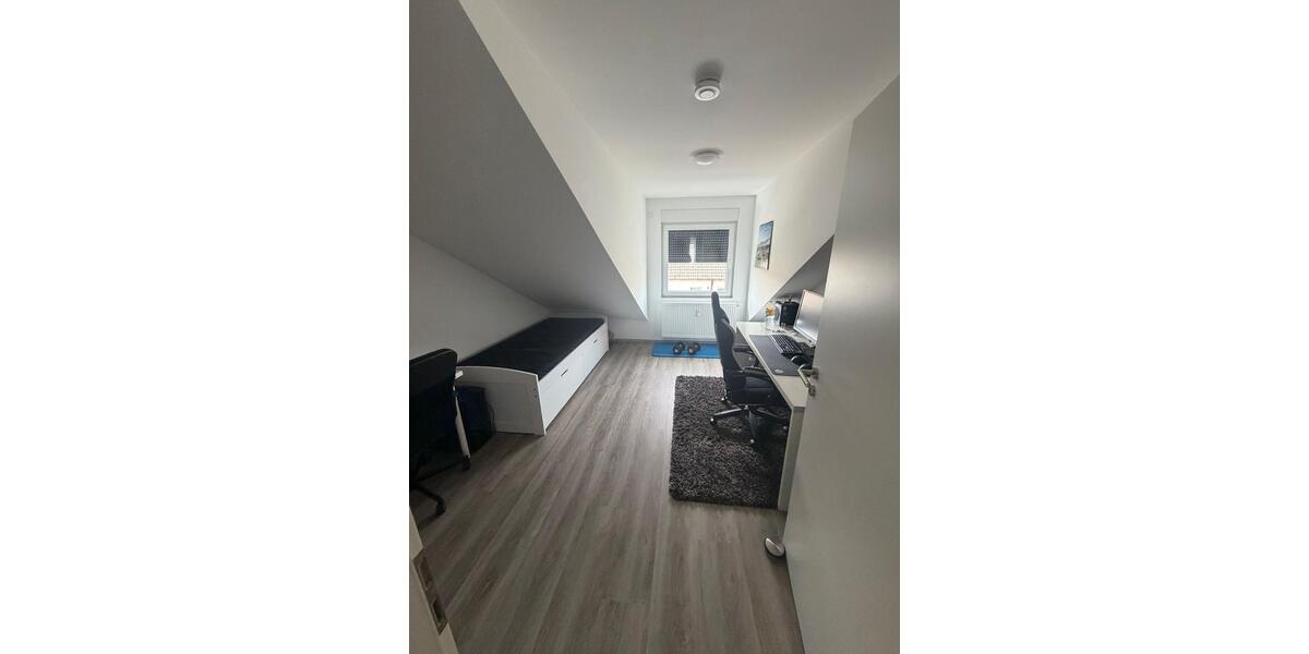 Dachgeschoßwohnung Reilingen - 2.5 Zimmer, 67 m&sup2;, 900&euro; | Angebot:26517717