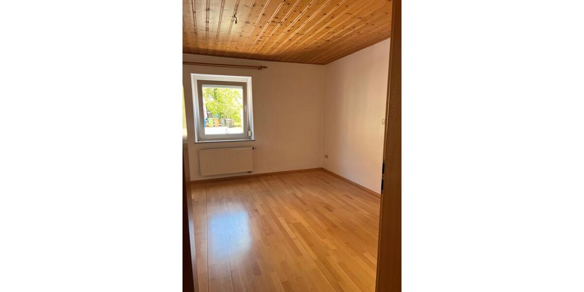 Erdgeschoßwohnung Weißenburg in Bayern - 4 Zimmer, 104 m&sup2;, 1.000&euro; | Angebot:24670401