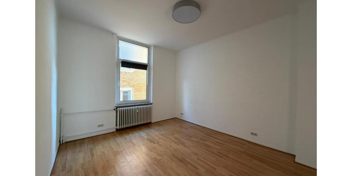 Steintorwall: Zentral gelegene 4-Zimmer-Wohnung nahe Innenstadt! 4 zimmer