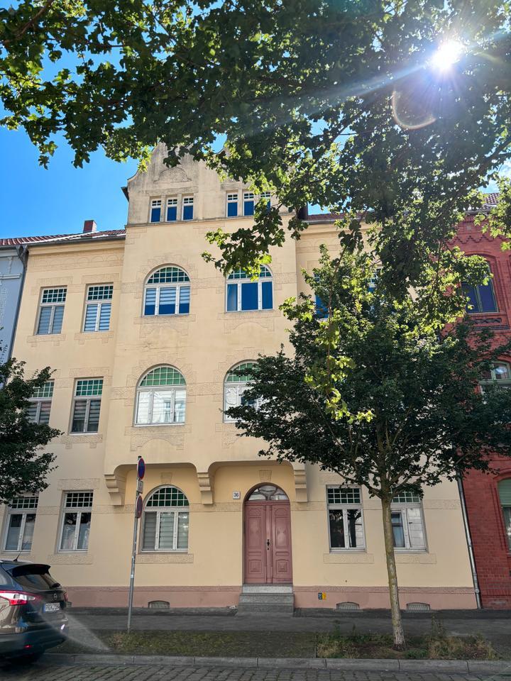 Schicke 2-Raum-Erdgeschoßwohnung mit Balkon und offener Küche