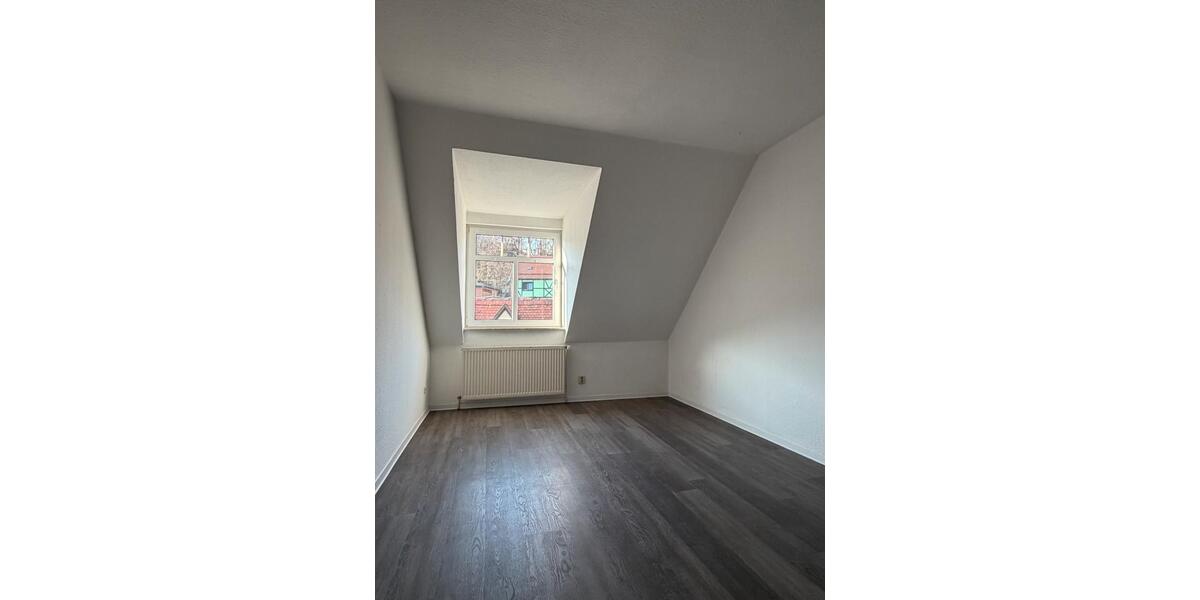 Dachgeschoßwohnung Sangerhausen - 3 Zimmer, 86 m&sup2;, 600&euro; | Angebot:26656969