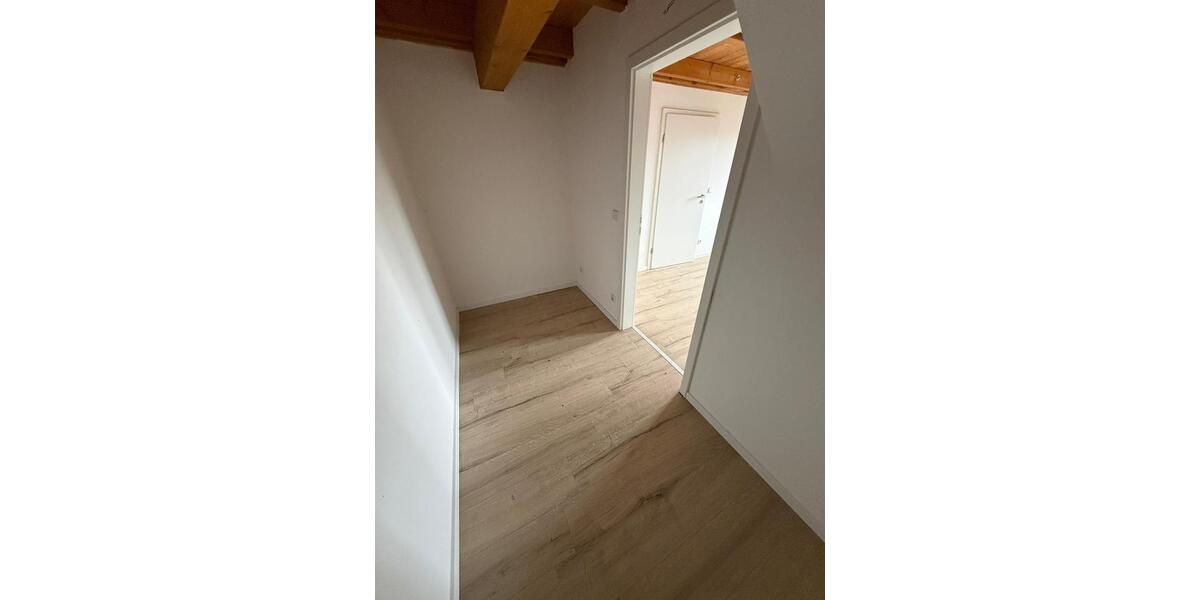 Dachgeschoßwohnung Lichtenstein (Sachsen) - 3.5 Zimmer, 76 m&sup2;, 450&euro; | Angebot:25902789