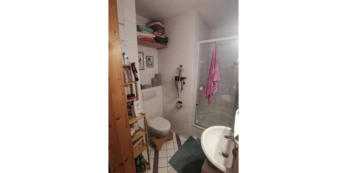 Zimmer mit eigenem Bad und geteiltem Balkon in Landhaus-6er-WG 8 zimmer