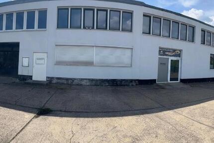 Halle mit Büroräumen im Industrieviertel zimmer