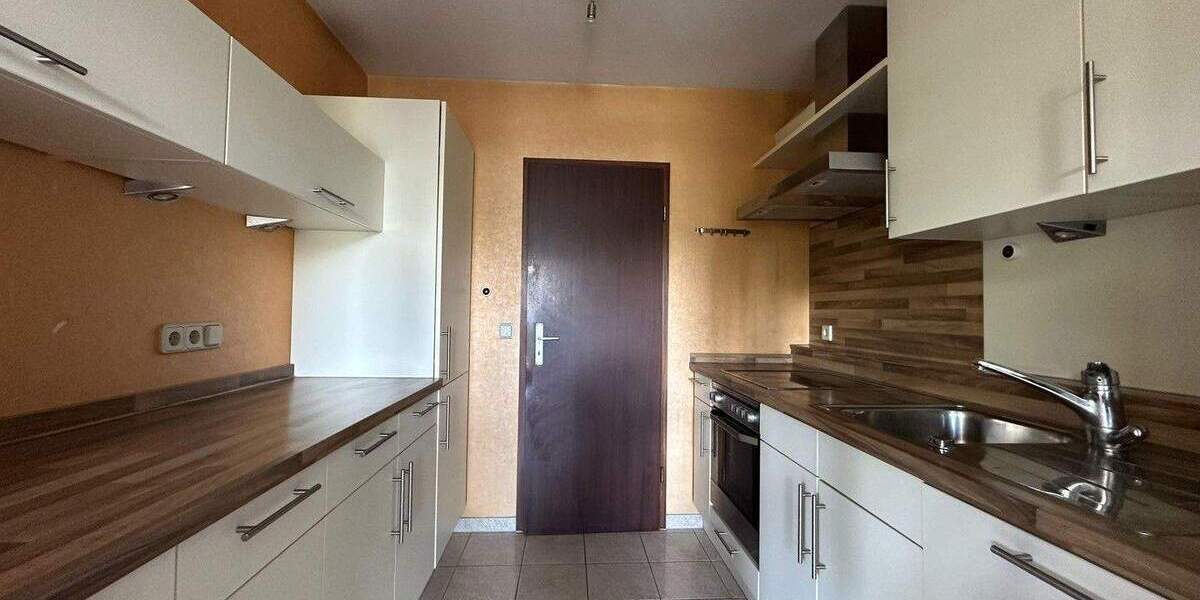 Charmante 2,5 Zimmer Wohnung in begehrter Wohnlage inkl. Küche, Balkon und TG-Stellplatz 2 zimmer