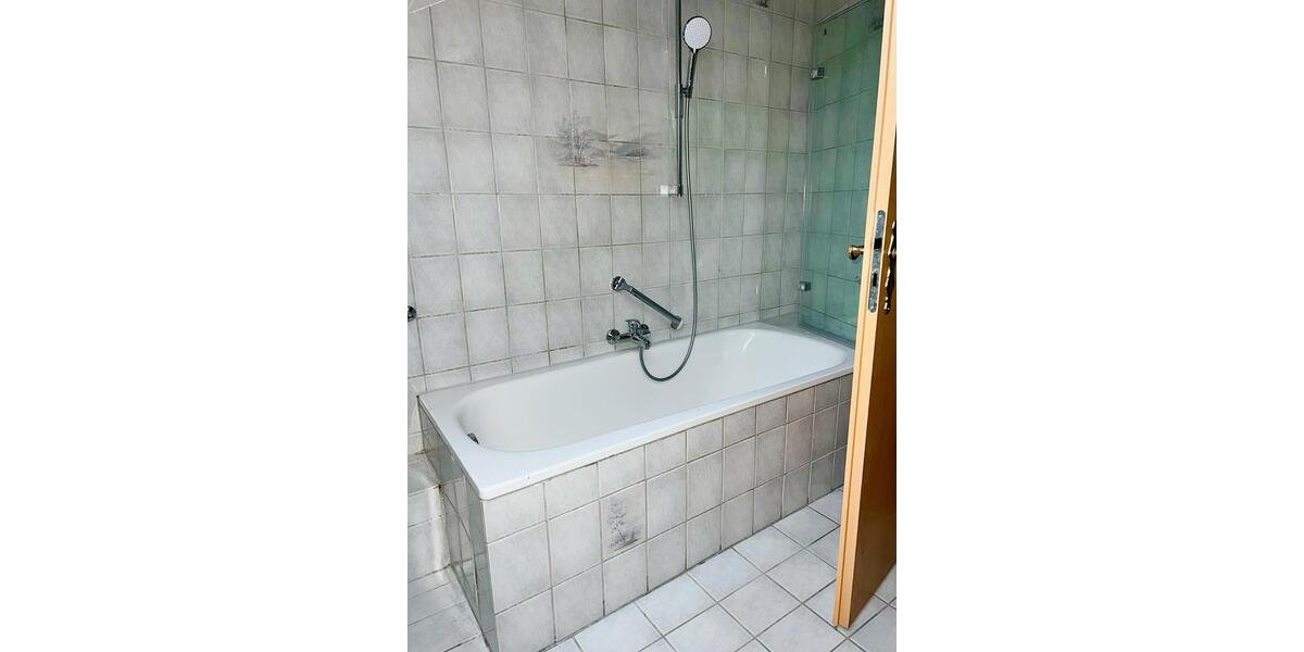 Dachgeschoßwohnung Salzweg - 4 Zimmer, 80 m&sup2;, 680&euro; | Angebot:24748402