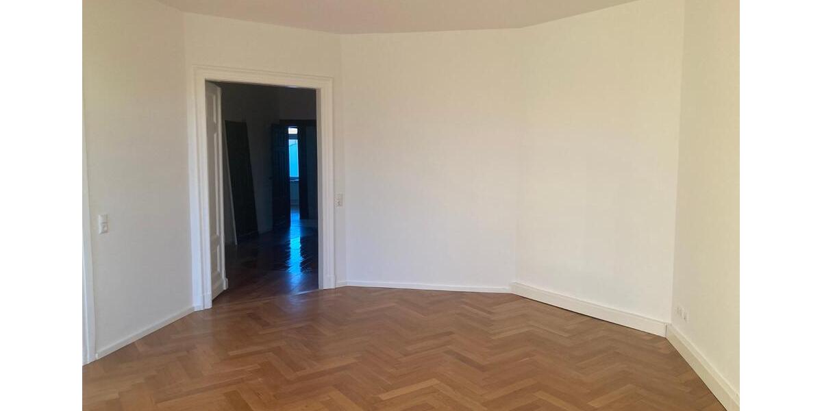 Etagenwohnung Reichenbach im Vogtland - 5 Zimmer, 150 m&sup2;, 900&euro; | Angebot:24851263