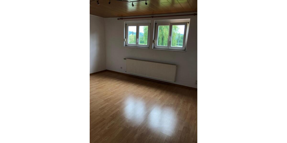 Dachgeschoßwohnung Weil am Rhein - 3.5 Zimmer, 85 m&sup2;, 1.300&euro; | Angebot:26464137