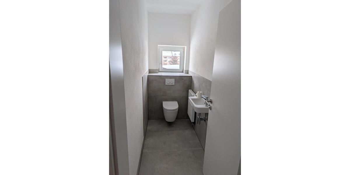 Neu renovierte helle 4-Zimmerwohnung im Erdgeschoss 4 zimmer