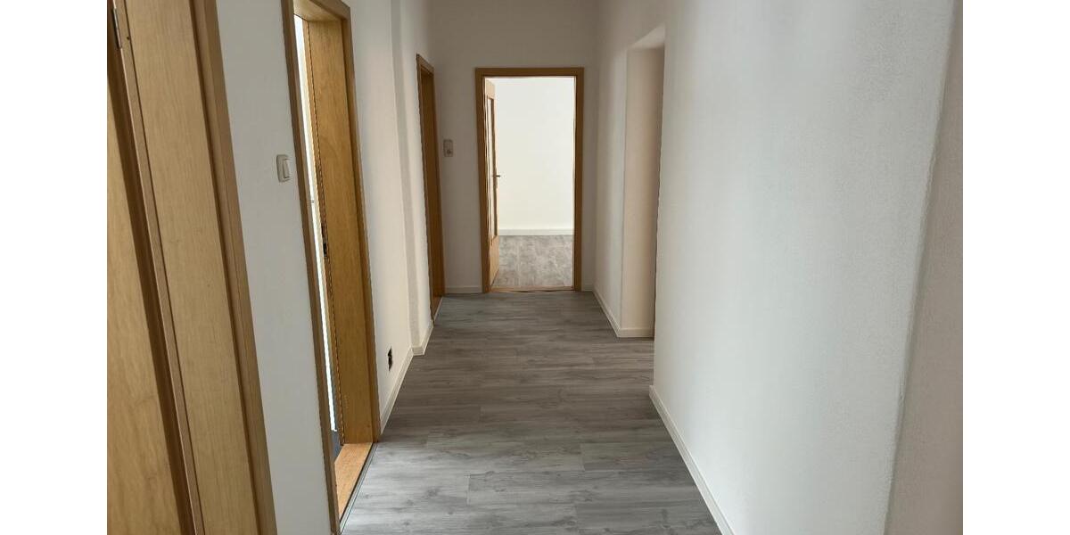 Erdgeschoßwohnung Weiden in der Oberpfalz - 4 Zimmer, 82 m&sup2;, 820&euro; | Angebot:24748437