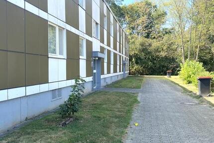 2 Zimmer Wohnung mit Balkon im ruhigen Haus zimmer