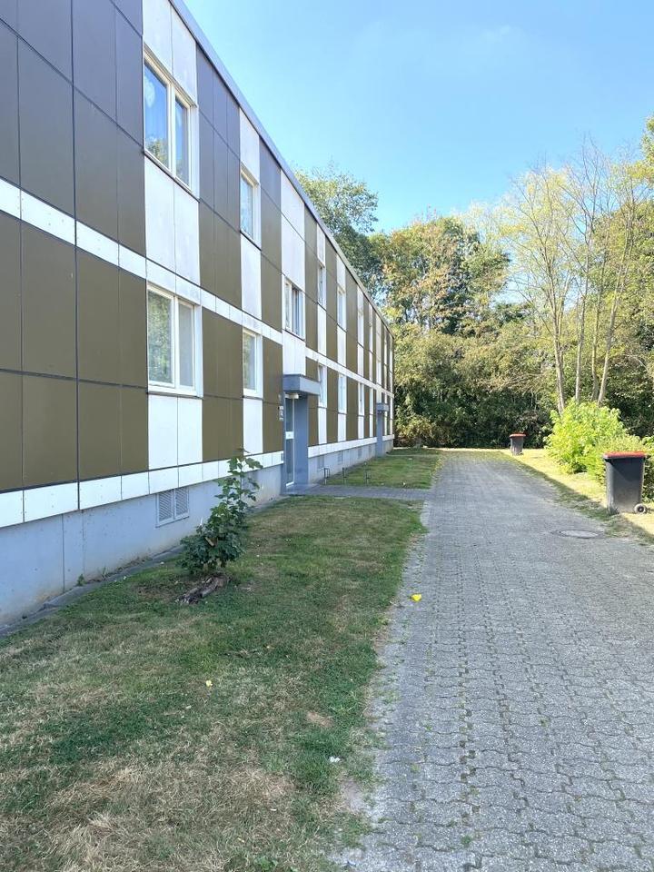2 Zimmer Wohnung mit Balkon im ruhigen Haus zimmer
