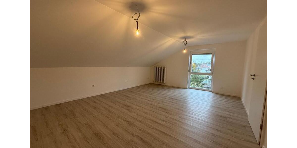 Dachgeschoßwohnung Triftern - 3 Zimmer, 84 m&sup2;, 600&euro; | Angebot:24834104