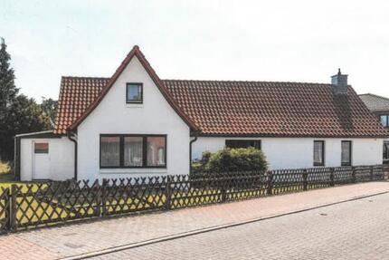 Freistehendes Einfamilienhaus, zentral mit Garten und Carport 3 zimmer