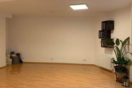 Co-Working-Schreibtischplätze (bis zu 4), super ÖPNV-Anbindung, zentral Marktplatz Benrath zimmer