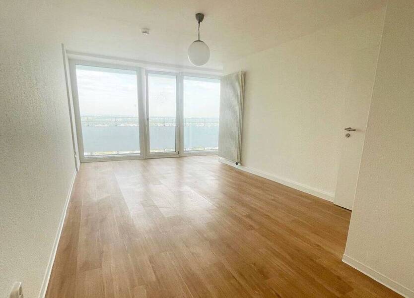 Herrliche Aussichten!! 1-Zimmer-Apartment + Balkon, modernes Duschbad, separierte Küche + Aufzug