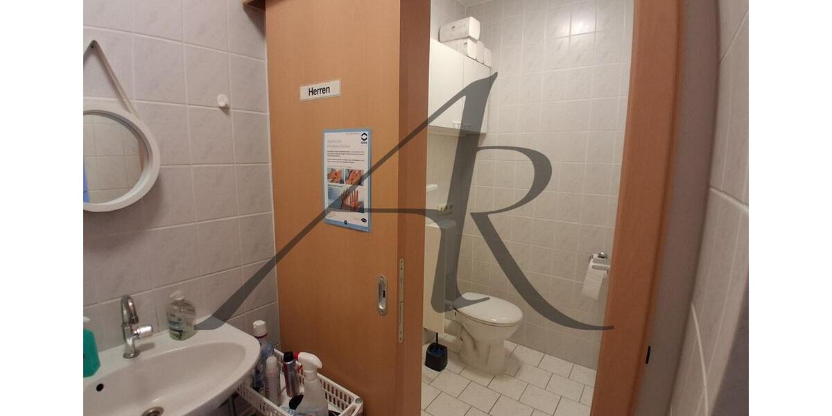 Gewerbeeinheit - Büro, Praxis im Erdgeschoss mit eigenem Eingang im Herzen der Stadt zimmer